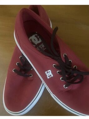 DC Men's Burgundy Canvas Low-Top Sneakers with White Sole